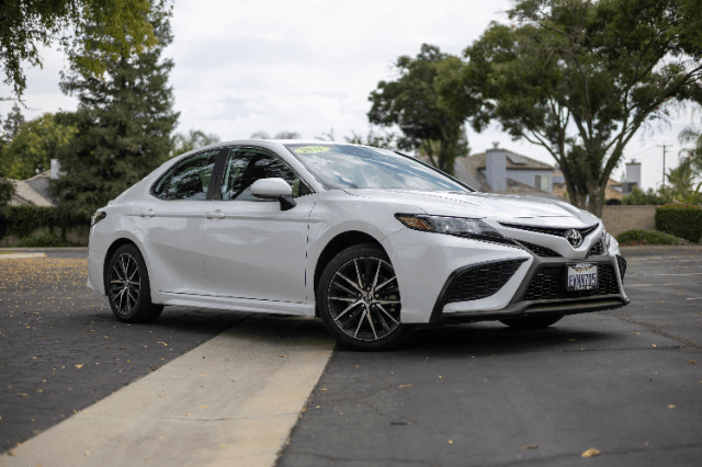 Elevate Your Drive with the 2021 Toyota Camry SE